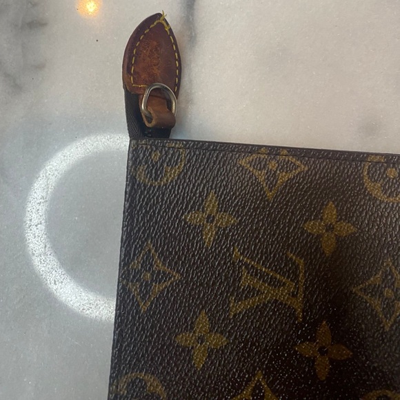Louis Vuitton 15 Pouch - Picture 5 of 8